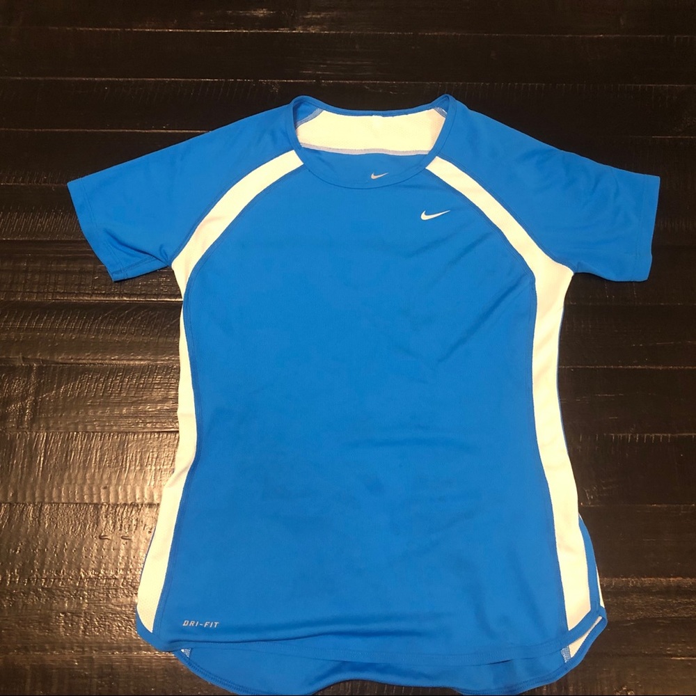 🌟FREE WITH ANY BUNDLE🌟 Nike Fast Paced Base Tee